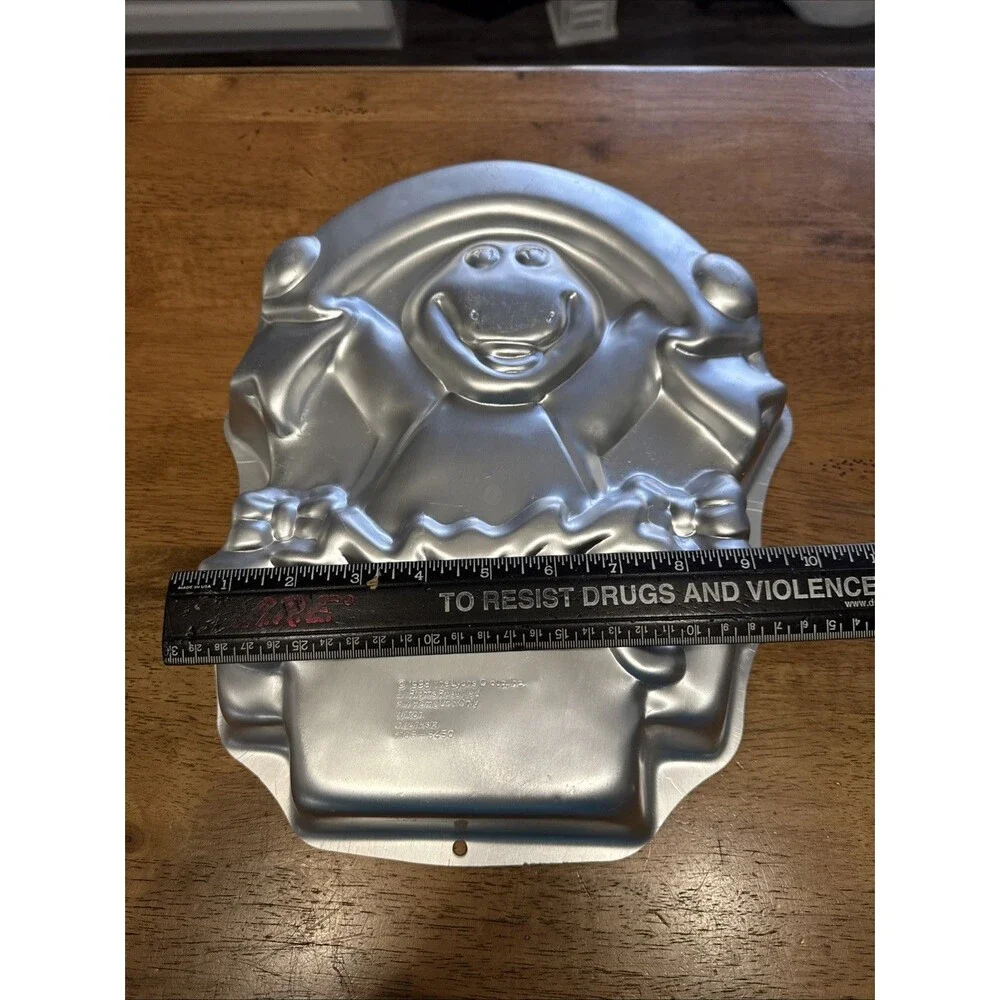Wilton Barney Happy Birthday Cake Pan Mold Aluminum 2015-3450 Vintage 1998 Used